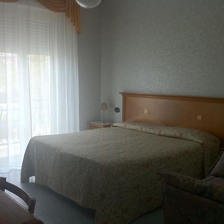 Hotel Lido Deiva Marina Ngoại thất bức ảnh