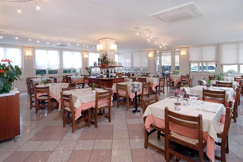 Hotel Lido Deiva Marina Ngoại thất bức ảnh