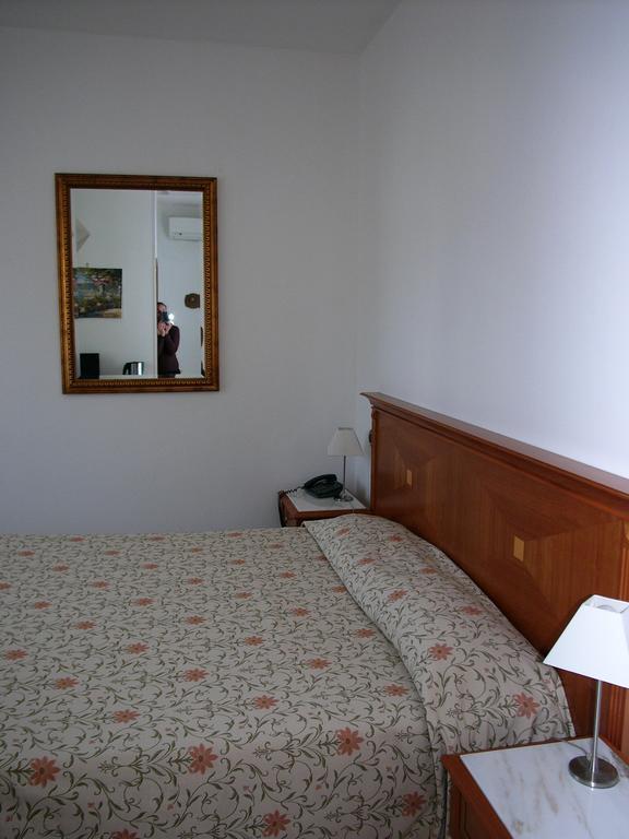 Hotel Lido Deiva Marina Ngoại thất bức ảnh