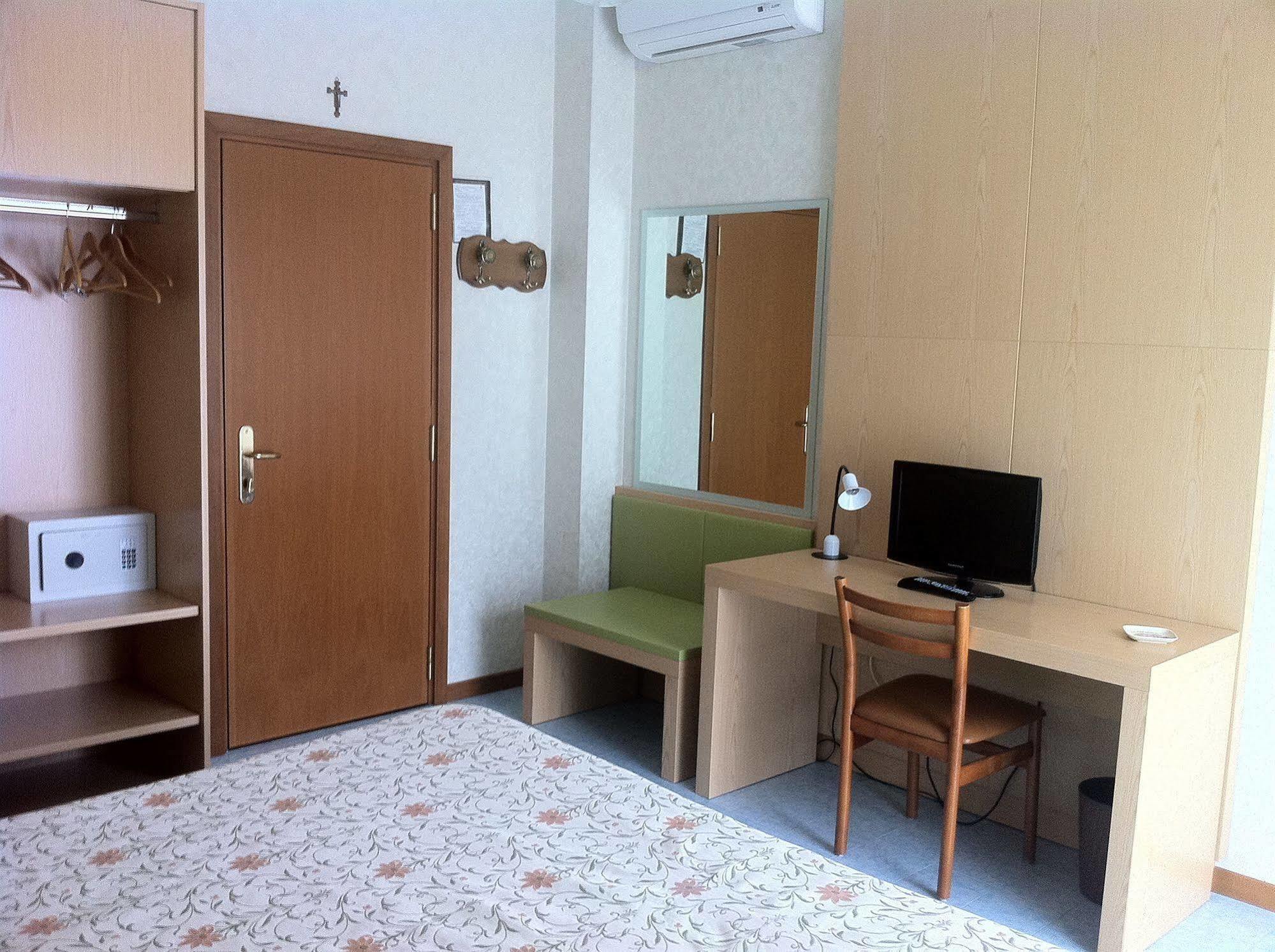 Hotel Lido Deiva Marina Ngoại thất bức ảnh